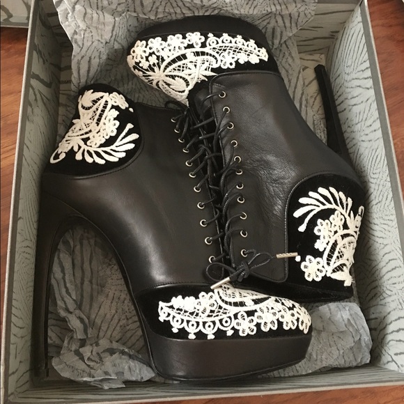 🎉HOST PICK🎉 Alexander McQueen Lace up Booties - Picture 7 of 8